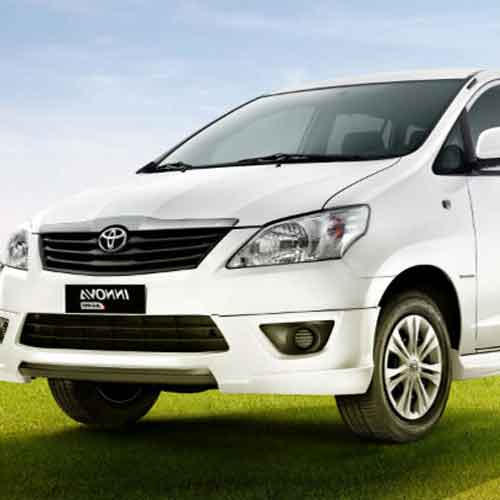 Alquiler de Coches Toyota Innova Udaipur